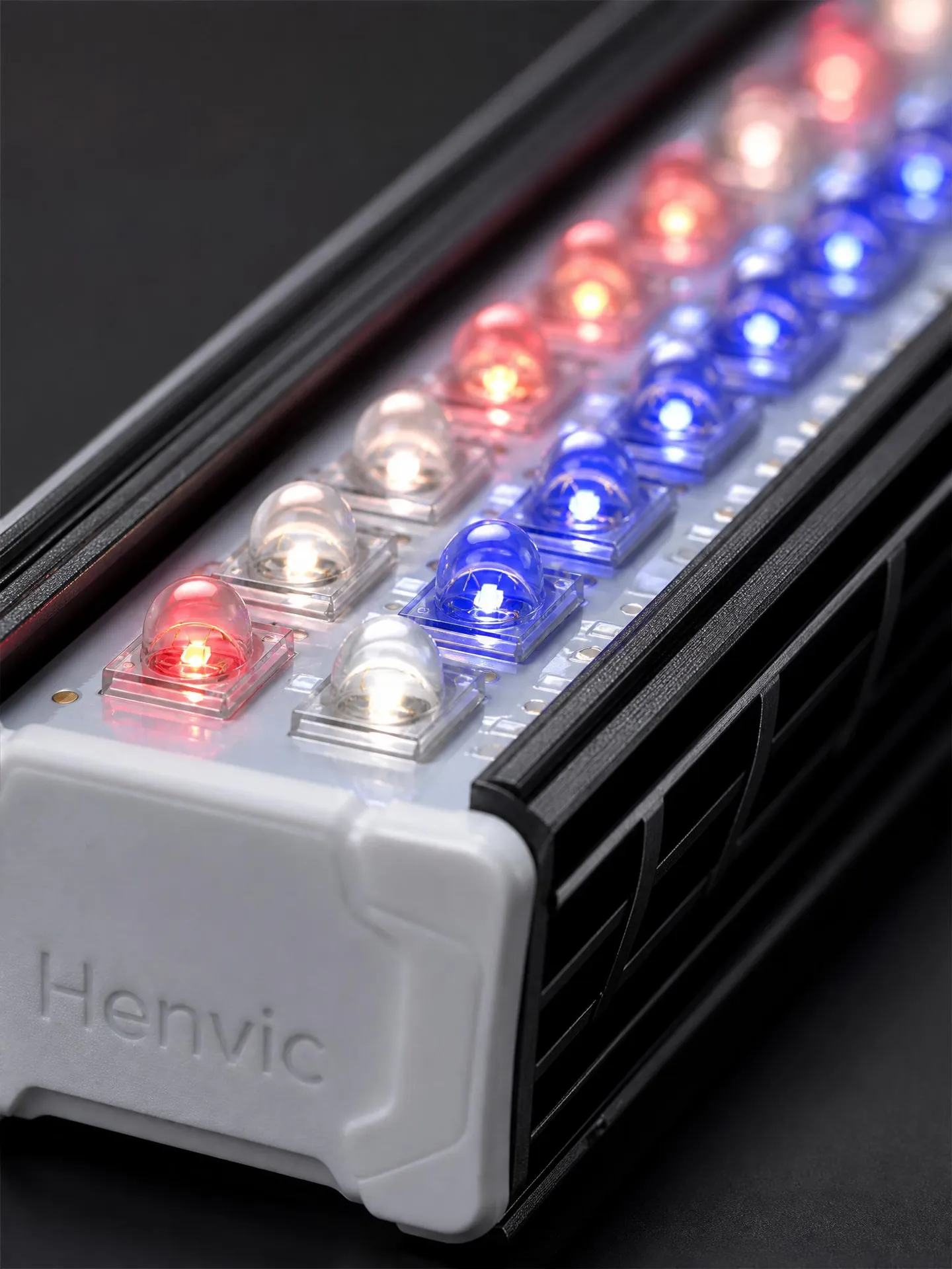 LED-Pflanzenlampe der Serie HVC-GL – Detail von Kühlkörper und Linse